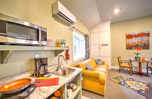 Downtown Branson Cottage | Welcoming Downtown Branson Cottage w/Pool Access!