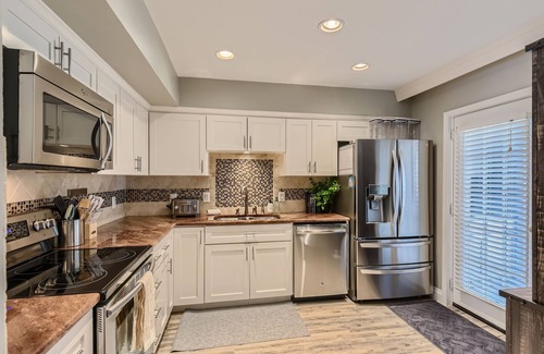 Lakeway House | Welcoming Home for Tennis Lovers & Outdoor Escapes