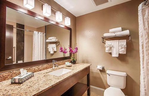 Orlando Hotel | Welcoming Hotel Room w/Outdoor Pool - Near Universal Studios Fun