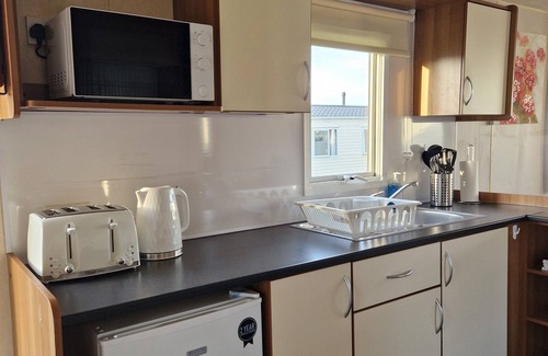 Whitley Bay House | Welcoming mobile home with WiFi in Whitley Bay 450m to beach, swimming pool, bar