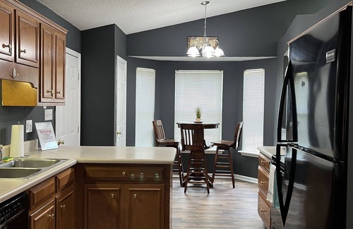 Albany House | Welcoming Oasis for Business or Leisure!