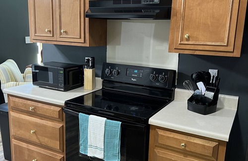 Albany House | Welcoming Oasis for Business or Leisure!