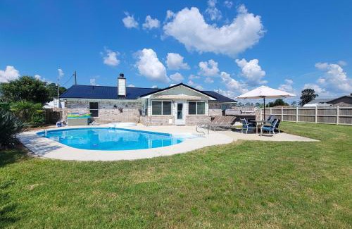 Ono Island House | Welcoming Pensacola Home with Spacious Yard!