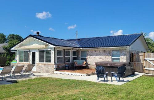 Ono Island House | Welcoming Pensacola Home with Spacious Yard!