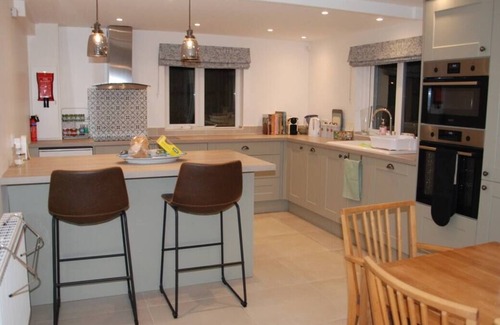 Dorchester Cottage | Welcoming, quintessential country cottage, pet friendly