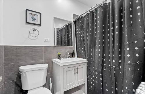 Chicago Apartment | Well-Appointed 2BR Apt in a Vibrant Area - Cicero 2N