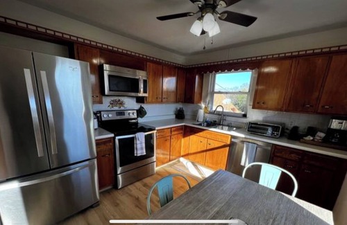 Summerlee House | Well-Appointed 2br house 10 mins to New River Gorge National Park