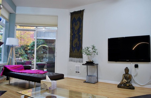 Moss Bay Apartment | Well Appointed and Modern plus Parking