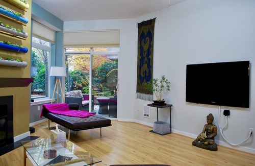 Moss Bay Apartment | Well Appointed and Modern plus Parking
