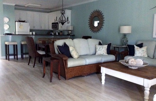 Surfside Beach House | WELL APPOINTED BEACH HOUSE IN OCEANFRONT COMMUNITY W/POOL.