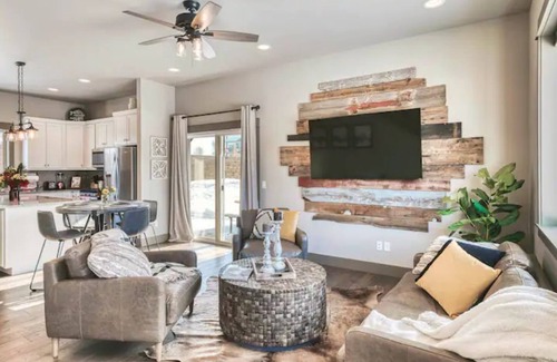 Four Corners House | Well-appointed cottage with Gallatin River access