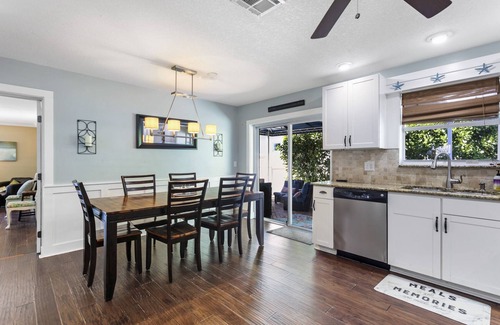Hobe Sound House | Well Appointed Home Salt Water Pool & Separate Pool House & Putting Green