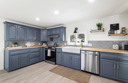 Village of Pewaukee House | Well Appointed Home Steps from Pewaukee Lake & Large Patio