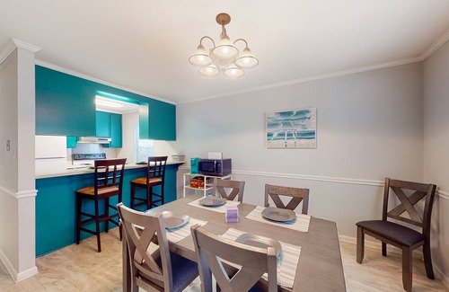 Savannah House | Well-appointed home with spacious backyard, firepit, streaming, & central AC
