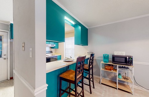 Savannah House | Well-appointed home with spacious backyard, firepit, streaming, & central AC