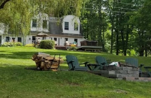 Whitehall House | Well Appointed Lakehouse - Family fun