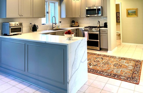 Crestwood House | Well-appointed & located wooded retreat only11 miles to PGA!