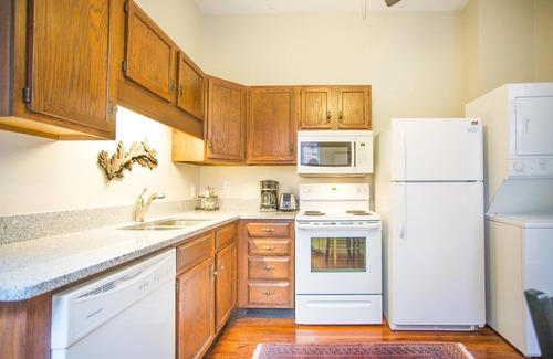 Savannah Victorian District House | Well Appointed Row Home Overlooking Forsyth Park by Lucky Savannah