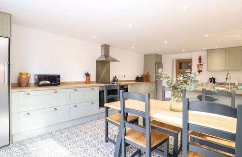 Seething Cottage | WELL COTTAGE, pet friendly, with open fire in Loddon