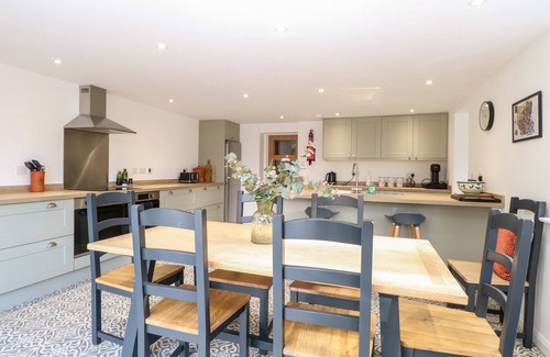 Seething Cottage | WELL COTTAGE, pet friendly, with open fire in Loddon