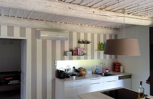 Sainte-Cecile-les-Vignes House | Well-decorated vacation farmhouse in Ste-Cécile-les-Vignes, heated pool.