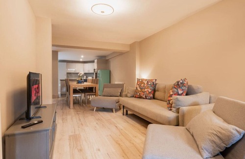 Tarvin House | Well Decorated Home | Charming Village Location