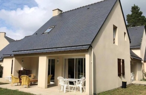 Saint-Andre-des-Eaux Villa | Well-equipped holiday home in a wooded and peaceful Golf course location. With a pool