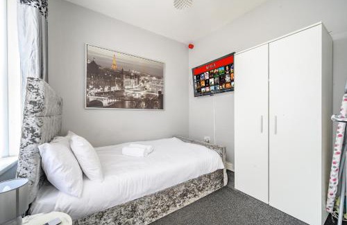 Holbeck Apartment | * Well equipped apartment for a relaxing cosy and luxurious fun stay + Free Parking + Free Fast WiFi *