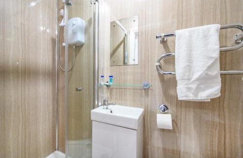 Holbeck Apartment | * Well equipped apartment for a relaxing cosy and luxurious fun stay + Free Parking + Free Fast WiFi *