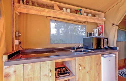 Narberth RV Rental | Well equipped bespoke safari tent with four poster double.