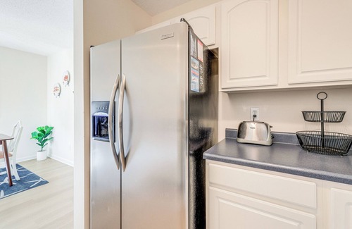 Emerald Isle Apartment | Well-equipped Emerald Isle Townhome: Pets Welcome!