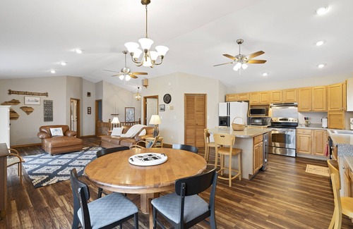 Westminster House | Well equipped Lakefront 4BR w/dock - serene - Check out our reviews!