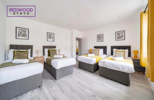Rushmoor District Apartment | WELL EQUIPPED SERVICED APARTMENTS IN ALDERSHOT TOWN CENTRE, FREE WiFi, ITS PERFECT FOR BUSINESS STAYS, FAMILIES, RELOCATIONS, EXTENDED STAYS, AND EMERGENCY ACCOMMODATION by REDWOOD STAYS