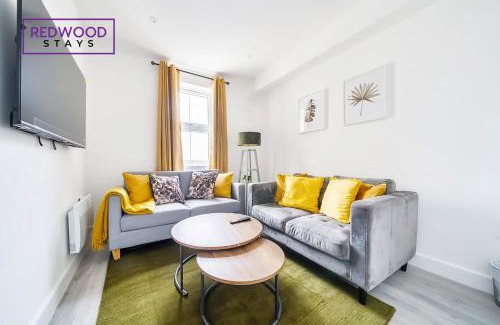 Rushmoor District Apartment | WELL EQUIPPED SERVICED APARTMENTS IN ALDERSHOT TOWN CENTRE, FREE WiFi, ITS PERFECT FOR BUSINESS STAYS, FAMILIES, RELOCATIONS, EXTENDED STAYS, AND EMERGENCY ACCOMMODATION by REDWOOD STAYS