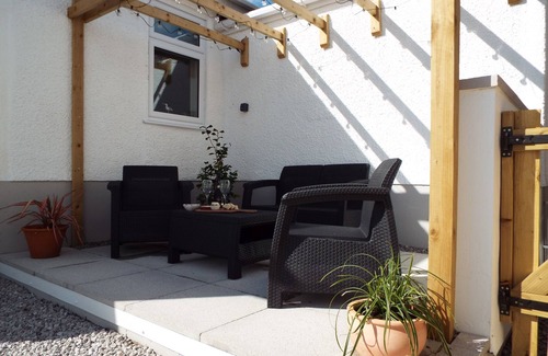 Ty Croes House | Well finished quiet home with king sized bed and near the beach.