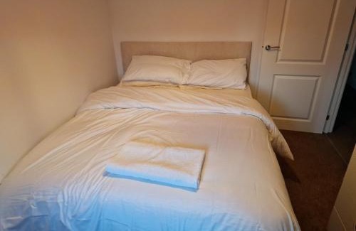 Bolton Apartment | Well Furnished 3 Bedroom House in a cosy estate in Bolton