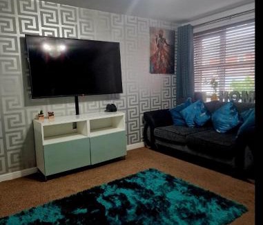 Bolton Apartment | Well Furnished 3 Bedroom House in a cosy estate in Bolton