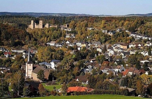 Schoenecken Apartment | Well-kept apartment, located in a wooded area