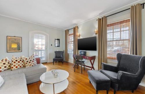Charlotte House | Well Located 1 BR in Elizabeth with Covered Porch