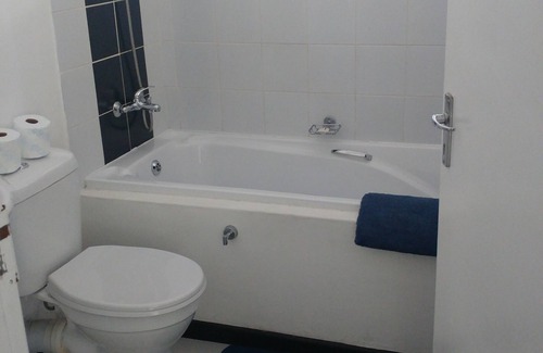 Flamingo Vlei Apartment | WELL LOCATED FULLY FURNISHED SELF CATERING FLATS IN BEAUTIFUL CAPE TOWN ! !