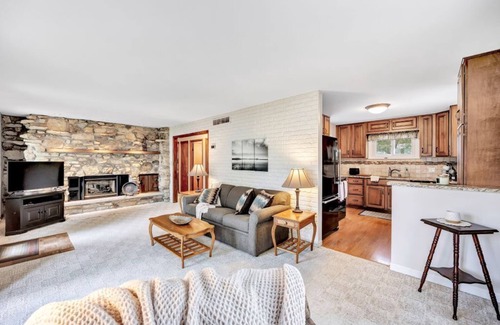 Menasha House | Well maintained home. Close to events. EAA, Packer games, Mile of Music. nnn