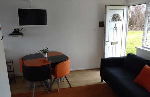 Sandown Ski Chalet | WELL POSITIONED CHALET IN SANDOWN with broadbandn