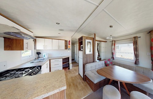 Narberth House | Well presented 12ft-wide caravan with one double and one twin.