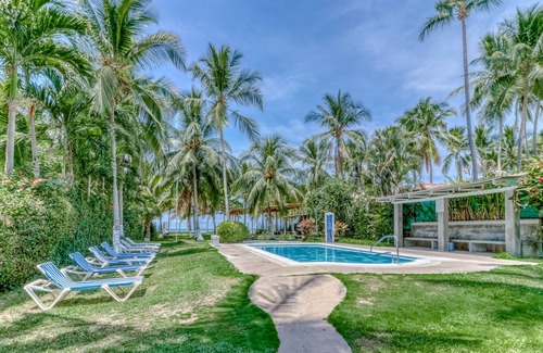 Puntarenas Apartment | Well-situated villa at beachfront property w/shared pool & gardens!