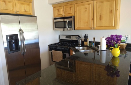Eden House | Well Stocked Family Condo Right on Golf Course - Near Pool & Hot Tub