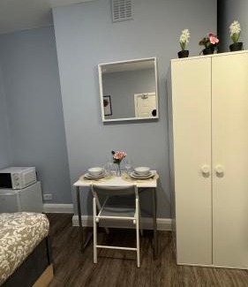 Queen's Park Apartment | Wellcome home flat 5