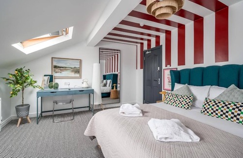 Queens Quarter House | Wellesley Guest Accommodation