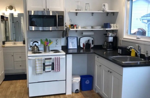 Wellington House | Wellington Cottage at Twin Birch Suites