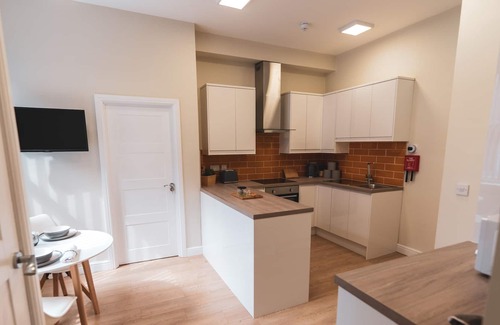 Offerton Apartment | Wellington House Apartment 3 close to Manchester Airport