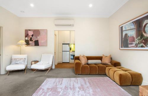 Kew East House | Wellness Escape- 1 Bed Home with Studio & Sauna